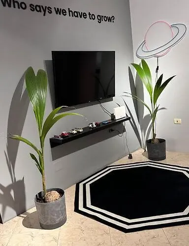 Super House Blloku - 3 Apartment Tirana